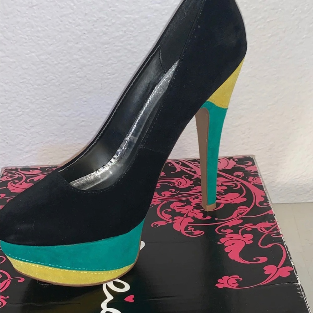 Heels - Picture 5 of 6